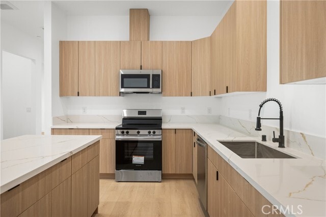 Photo - 6950 Amestoy Ave