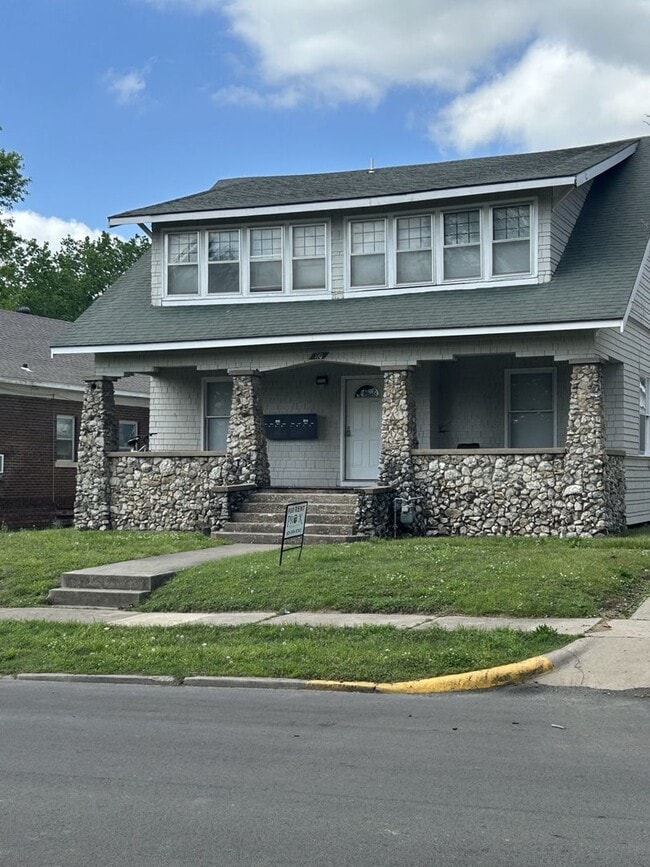 Building Photo - 110 W Lindburg St Unit 110 W Lindburg Apt 5