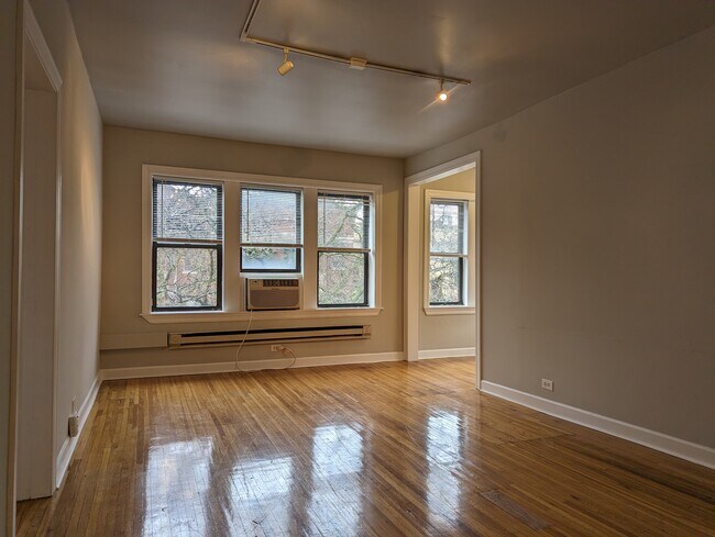 Photo - 3731 N Pine Grove Ave Unit 3728-E1
