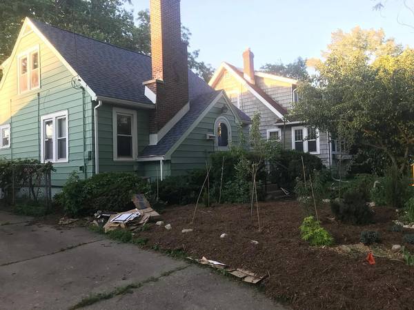 Cute east side bungalow. Tenant entry is at the back - 3226 Milwaukee St Unit 2