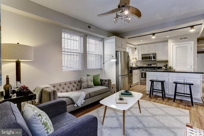 Photo - 1440 Columbia Rd NW Unidad 103