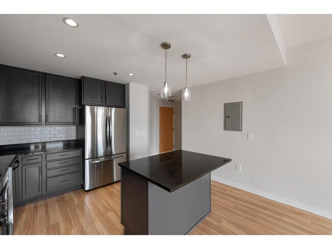 Photo - 929 Portland Ave Unidad 907