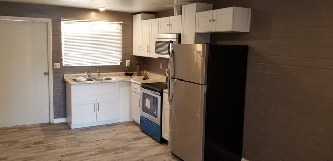 Kitchen - 2330 N Catalina Ave Townhome