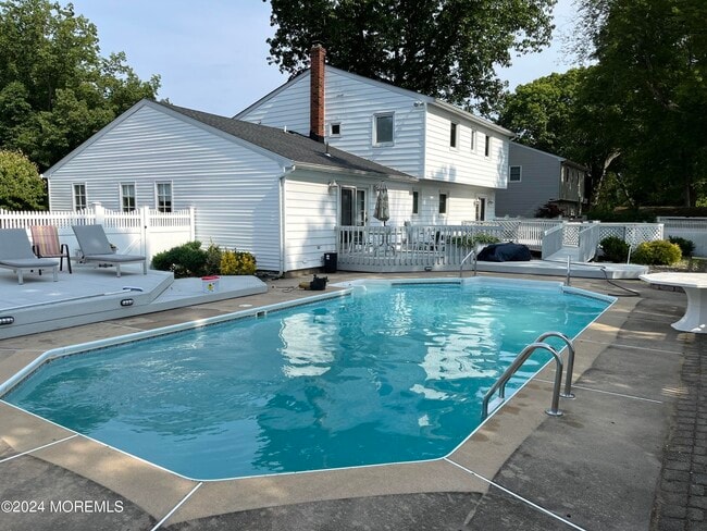 Building Photo - 104 Pear St