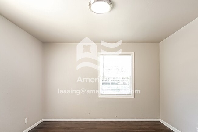 Photo - 4633 N St Louis Ave