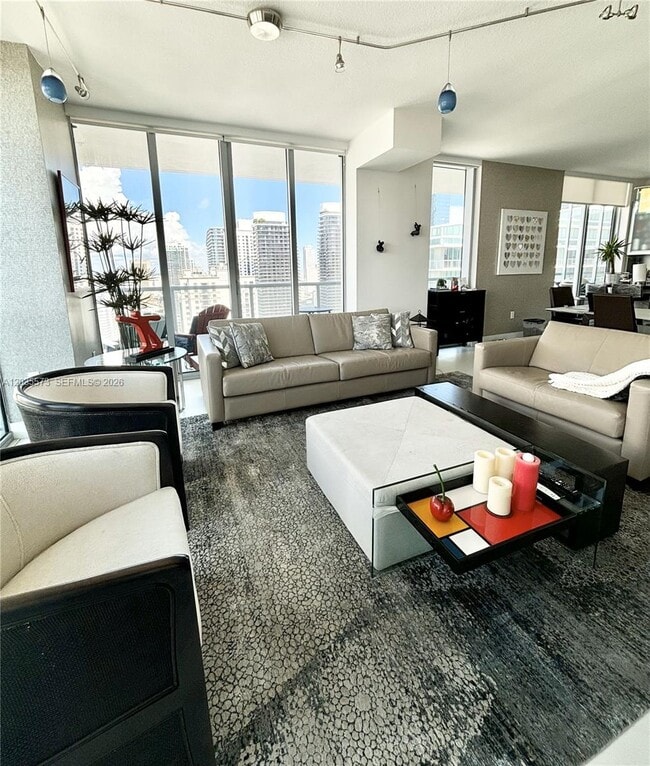 Photo - 79 SW 12th St Unidad 4012-S