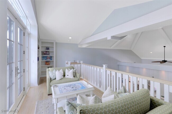 Photo - 154 4th Ave N