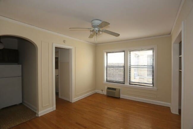 Photo - 833 W Wolfram St Unit J00W