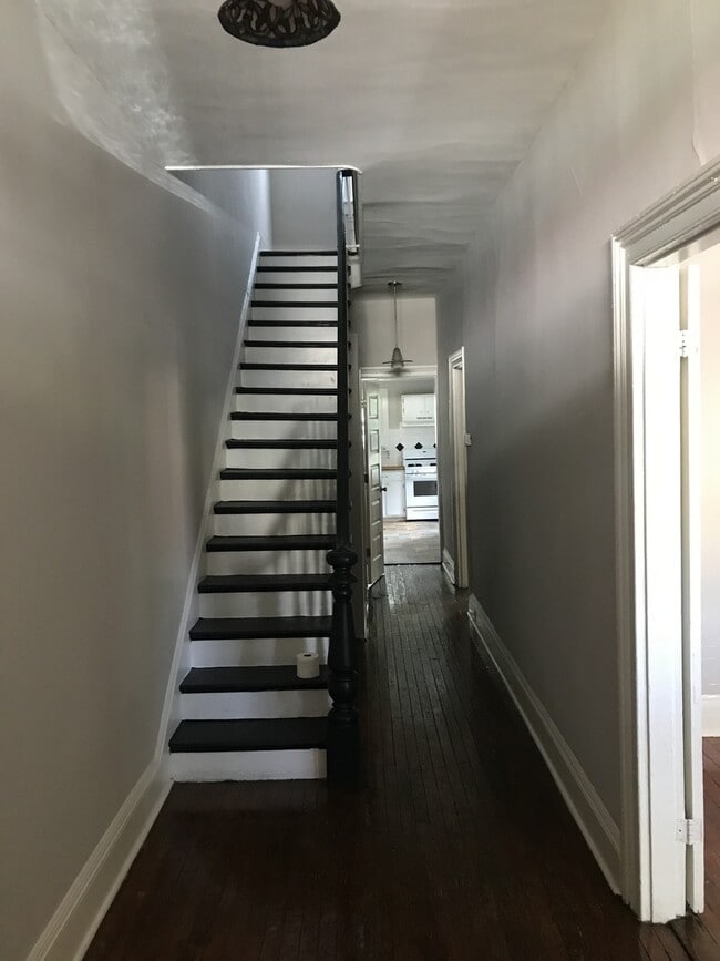 Photo - 327 S Laurel St Unidad 327 S. Laurel, 1st & 2nd Floor