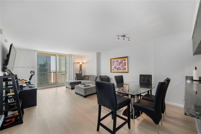 Photo - 1200 Brickell Bay Dr Unidad 4121