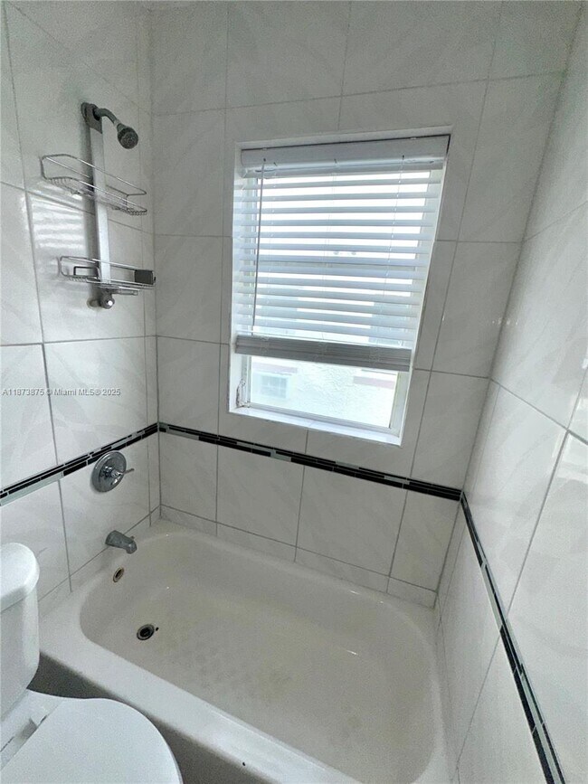 Photo - 967 SW 5th St Unit 17