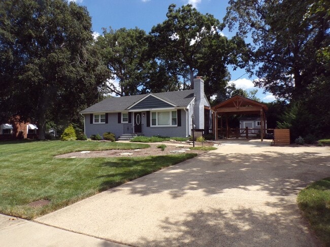 Building Photo - Charming Ranch-Style Home with Finished Ba...