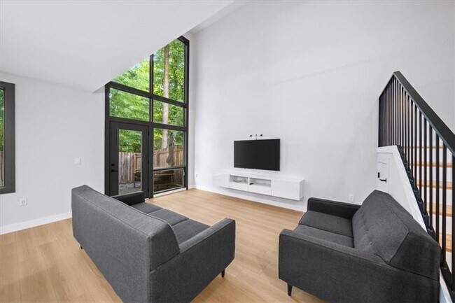 Photo - 1364 Rietveld Row NW