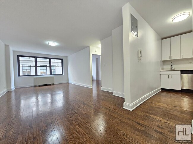 Building Photo - 5 AVENUE Unit 6H Rental
