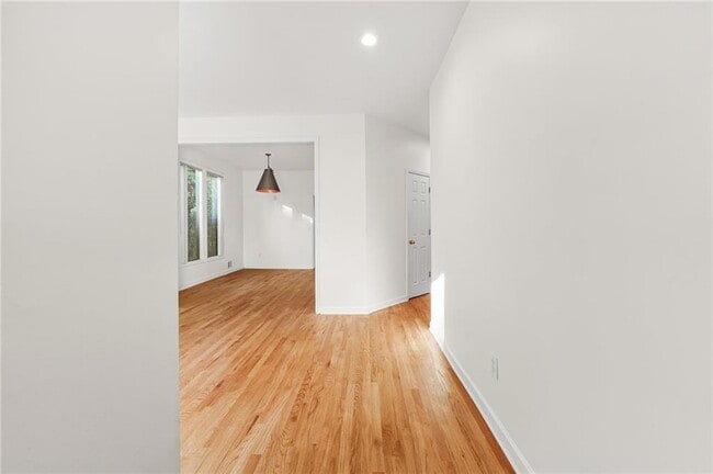 Photo - 1086 Pine Grove Ave NE