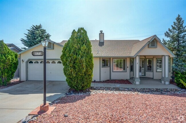 Building Photo - Freshly painted, 3 Bedroom, 2 Bath Home in...