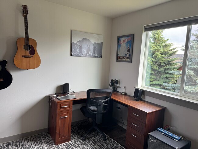 Upstairs office - 3168 Fen Way