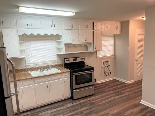 Photo - Newly renovated! Stainless appliances, har...