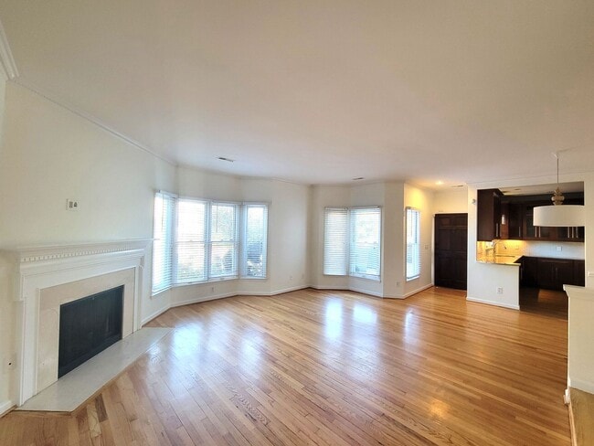 Building Photo - 3 bedroom townhome across from Panthers St...