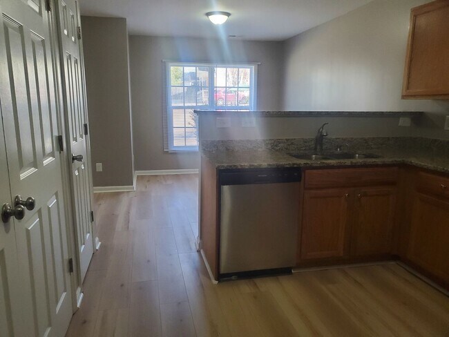 Photo - 1136 Drew St Unit A