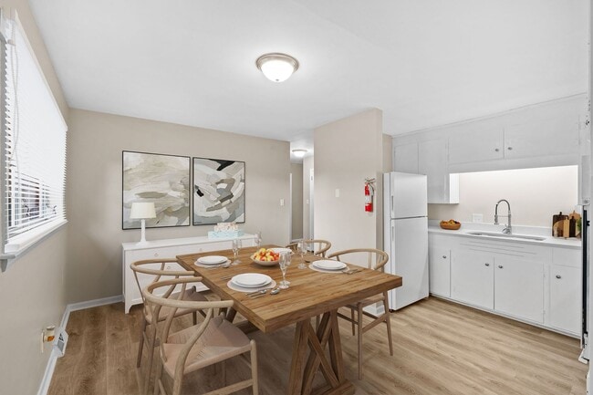 Photo - SH302-Chamberlain Oaks Apartments (CHO)