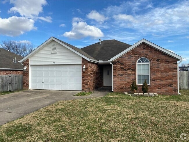 Building Photo - 911 SW Cheyenne Dr Rental