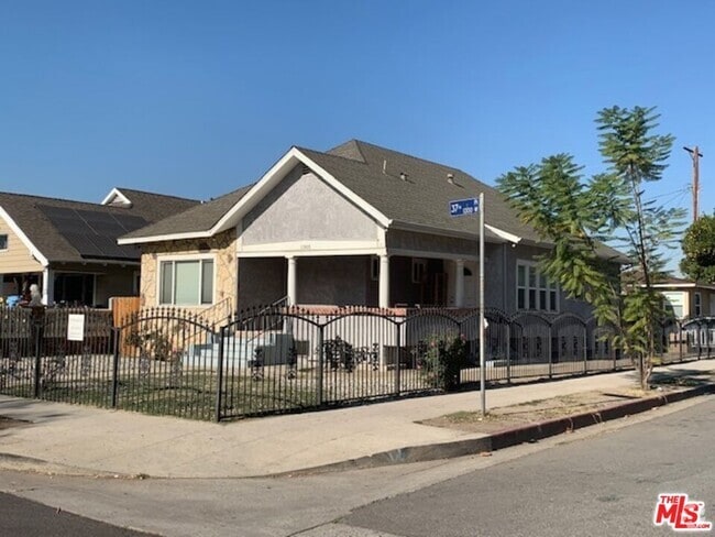 Building Photo - 1305 W 37th Pl Rental