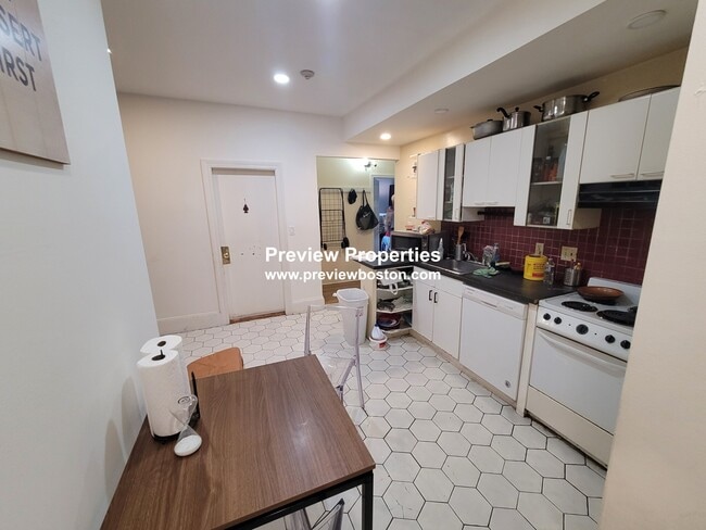 Building Photo - 56 Park Vale Ave Unit 9