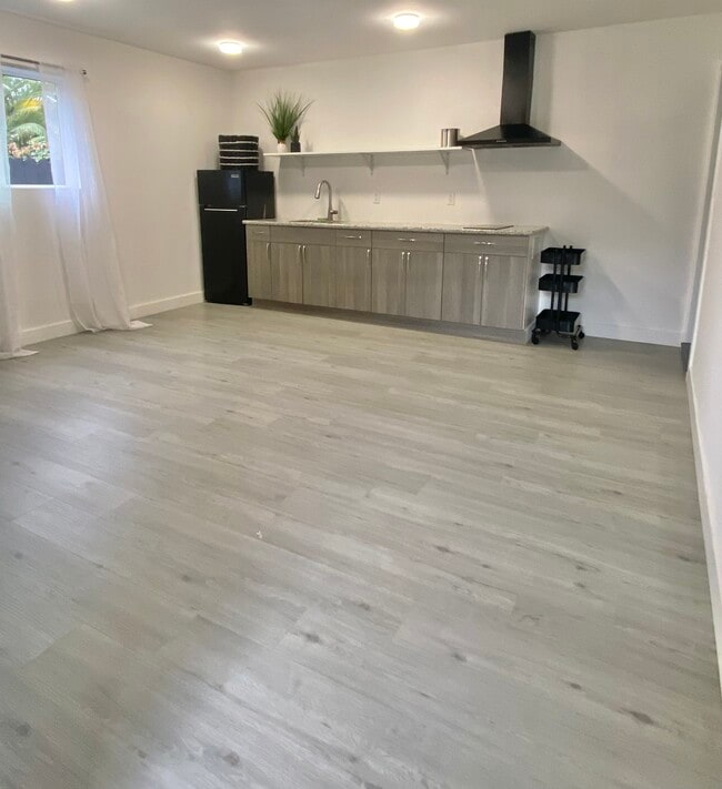 Photo - 3711 Veteran Ave Unit Palms Studio Duplex