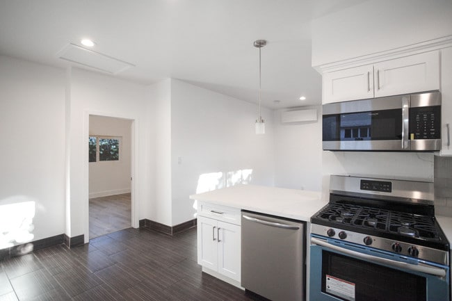 Building Photo - 401 Brooks Ave Unit 401