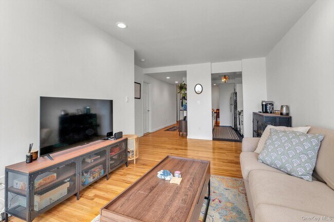 Photo - 25 W Broadway Unit 207