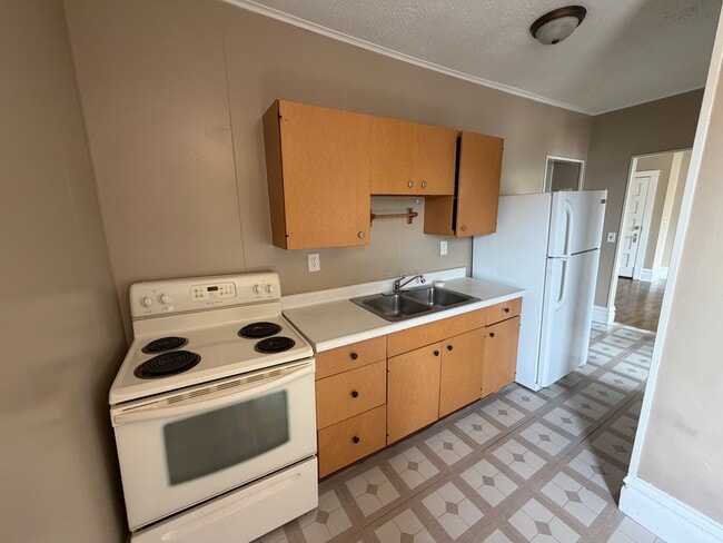 Photo - 132 E Main St