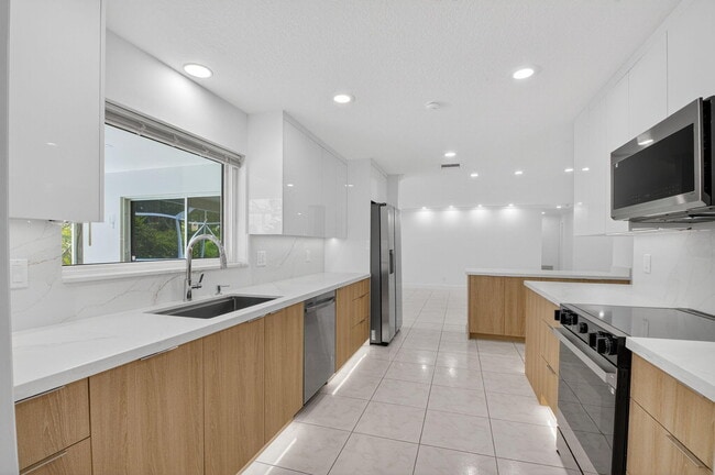 Building Photo - 4599 Brady Blvd Rental