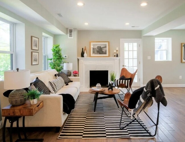 Photo - 4410 16th St NE