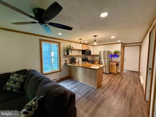 Photo - 143 Deer Run Ln
