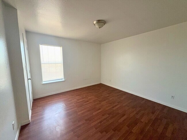 809 W Walnut St Unidad B2