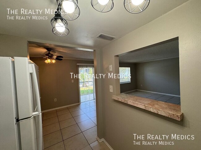 Photo - 2543 N Alafaya Trail