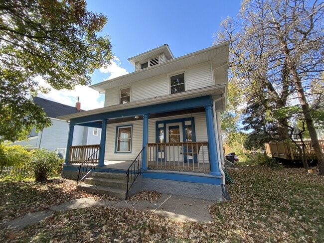 Photo - 1622 E 8th St