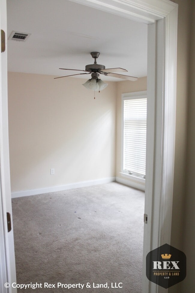 Photo - 112 Landing Dr