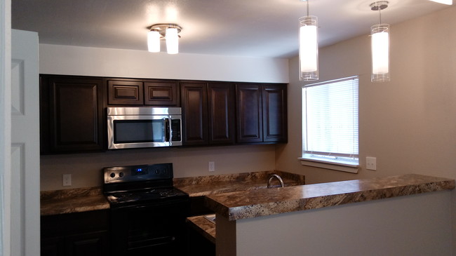 Crossroads Apartments - Crossroads Apartments