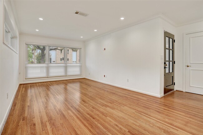 Photo - 8825 Cedarbrake Dr