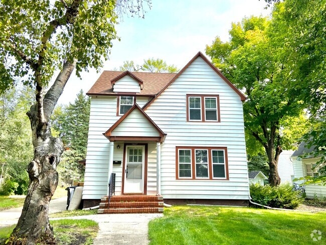 Building Photo - 3 Bed 1 Bath Home Near NDSU!!