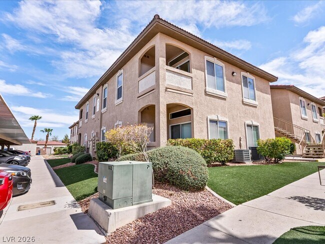 2305 W Horizon Ridge Pkwy Unidad 3923