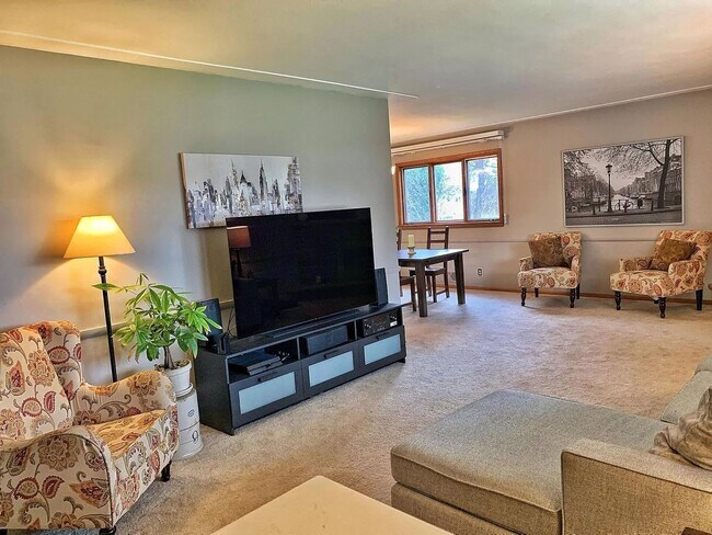 Photo - 6233 Parnell Ave