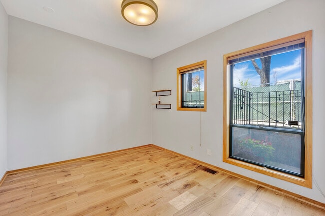 Photo - 711 S Ashland Ave Unidad G