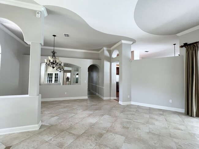 Formales - 19137 Wind Dancer St