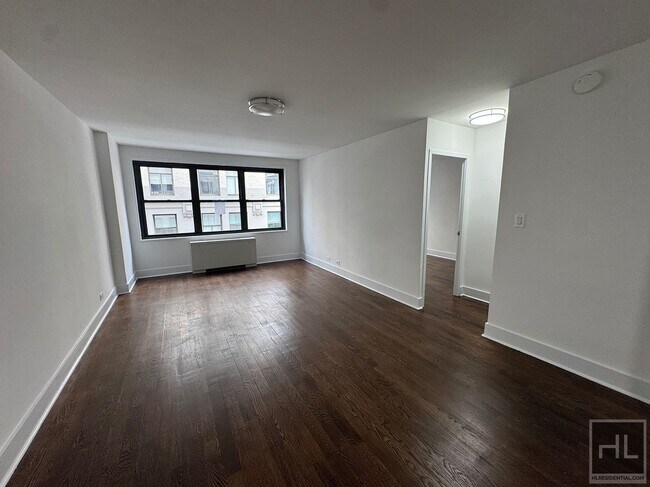 Building Photo - 5 AVENUE Unit 16L