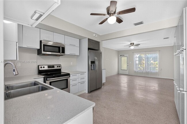 260 SW 31st Ct