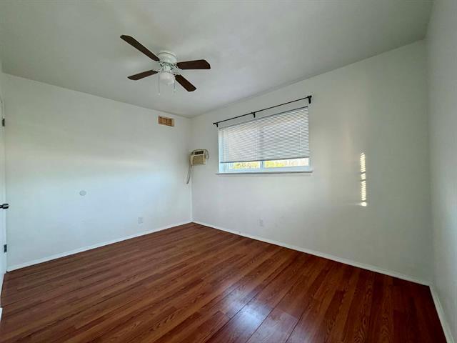 Photo - 321 La Salle Dr