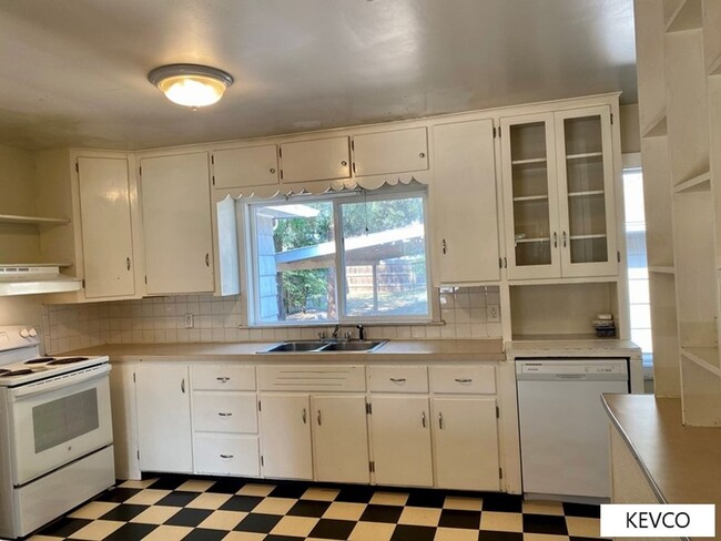 Photo - Sizable House on Remington!